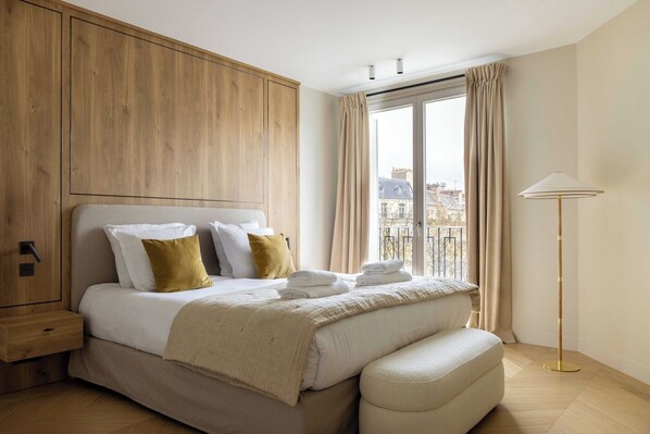 3 bedrooms, desk, iron/ironing board, free WiFi