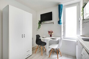Dining - Cozy Studio in the heart of the Marais (Paris)