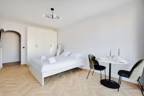 1 bedroom, desk, iron/ironing board, free WiFi - Elegant studio with balcony - 2P - Trocadéro/Passy (Paris)