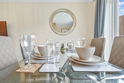 • Cozy Modern Terraced House Near the City •
