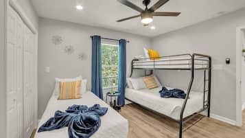House (4 Bedrooms) | 4 bedrooms, iron/ironing board, bed sheets