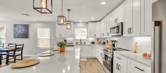 Spacious & Homey 4br/3ba W/amenities Near Downtown