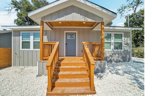 Exterior detail - Spacious & Homey 4br/3ba W/amenities Near Downtown (San Antonio)