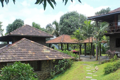 Misty Hogans-a Hill Station Holiday Home nr Munnar