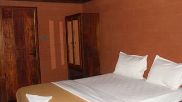 Cottage | 4 bedrooms, iron/ironing board, free WiFi, bed sheets