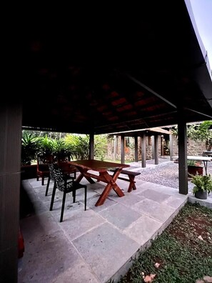 Cottage | Outdoor dining