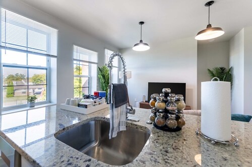 2BR Exclusive Retreat Near Henry Ford