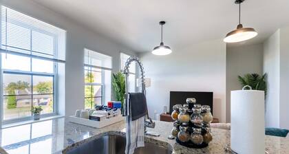 2BR Exclusive Retreat Near Henry Ford