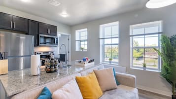 テレビ、書斎 / ワークスペース