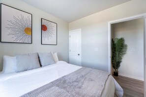 2 bedrooms, iron/ironing board, travel cot, free WiFi