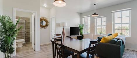 スマートテレビ、書斎 / ワークスペース