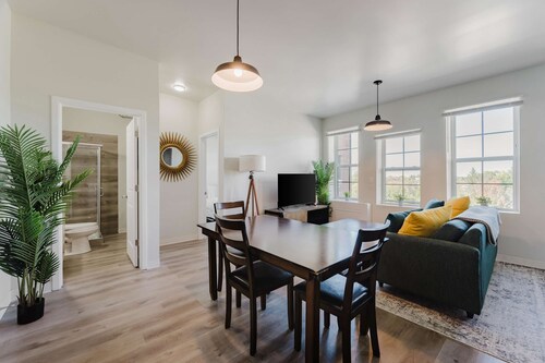 2BR Premium Retreat Near Henry Ford