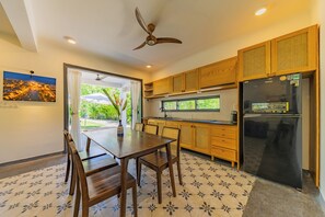 Luxury Villa, 3 Bedrooms, Courtyard View | Private kitchen | Microwave, oven, stovetop, electric kettle - An Bang Hoi An Center Beach Villas (Da Nang)