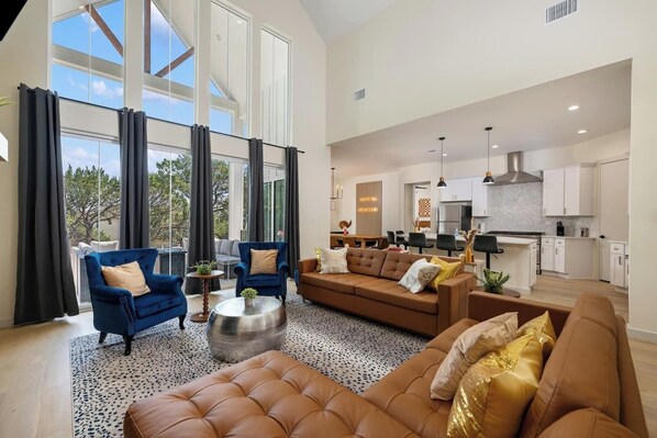 TV, fireplace - Custom Home Near Lake Travis w/Pool, Hot tub, fire pit, grill, games room and putting area (Spicewood)