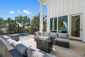 Terrace/patio - Custom Home Near Lake Travis w/Pool, Hot tub, fire pit, grill, games room and putting area (Spicewood)