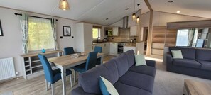 Smart TV - Escape to the English Riviera: Luxury Lodge at Hoburne Devon Bay (Paignton)