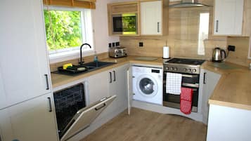 KĂŒhlschrank, Mikrowelle, Ofen, GeschirrspĂŒler