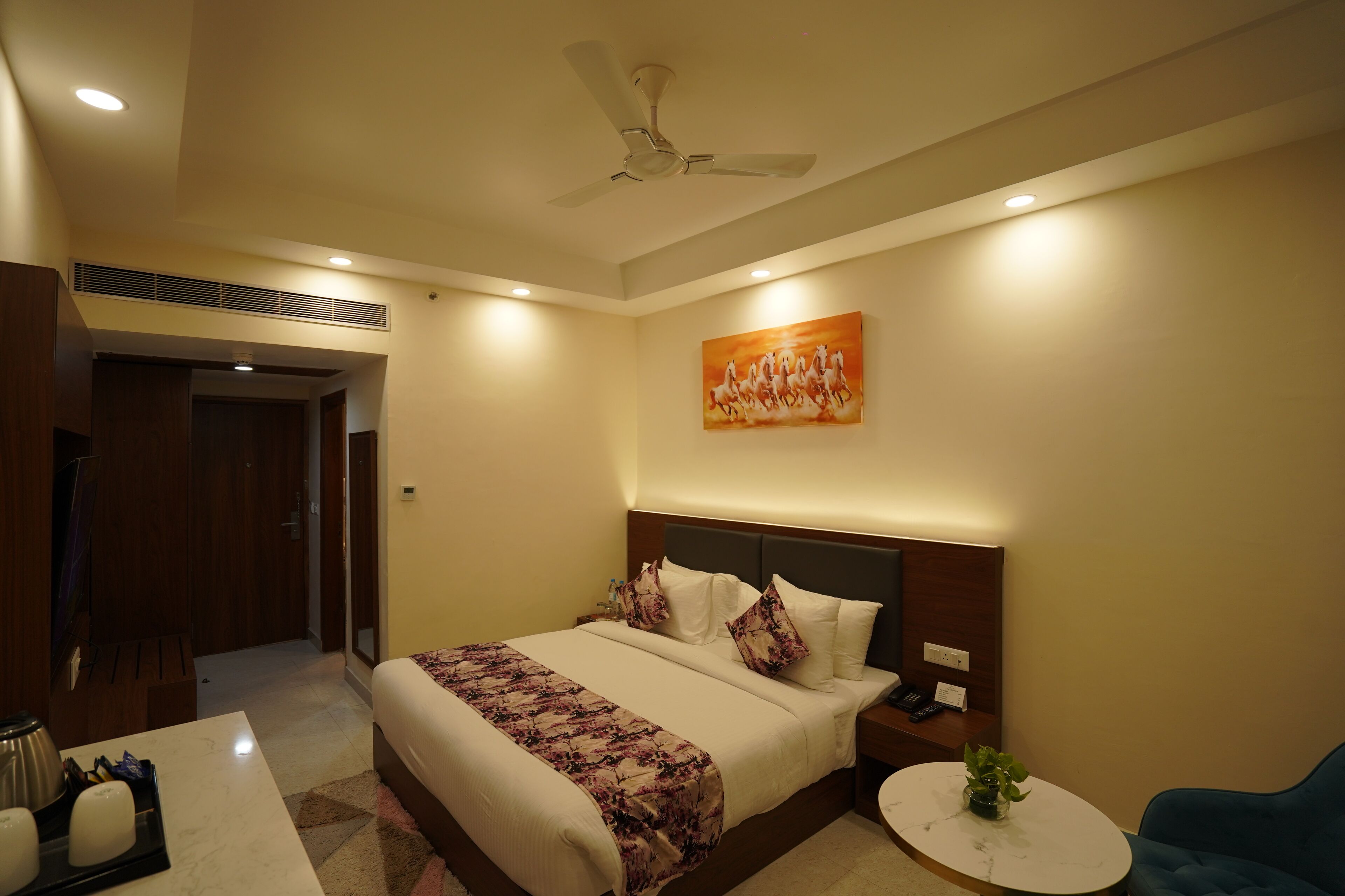 Standard Room | Premium bedding, desk, laptop workspace, blackout curtains