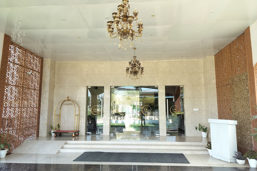 Hotel Luxe Opera NH8 - 7km from IGI Delhi Airport