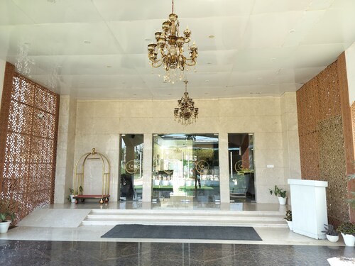 Hotel Luxe Opera NH8 - 7km from IGI Delhi Airport