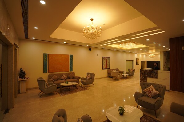 A spacious lobby with a chandelier, sofas, armchairs, and a reception desk. - Hotel Luxe Opera NH8 - 7km from IGI Delhi Airport (New Delhi)