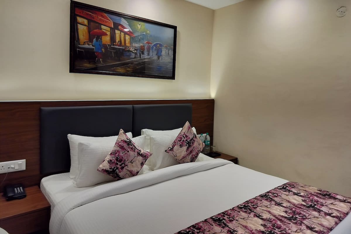 1 bedroom, in-room safe, desk, laptop workspace