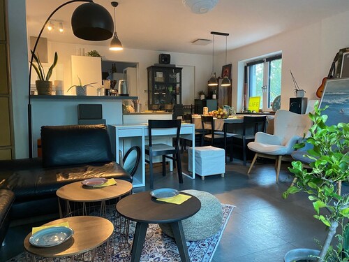 4 PAX Chill Room in Bed & Breakfast Haus Oase Munich. There are pretzels and coffee