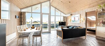 Holiday home with spa and sauna, just 200 meters from the North Sea.