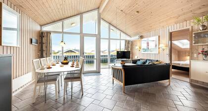 Holiday home with spa and sauna, just 200 meters from the North Sea.