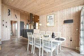 Dining - Holiday home with spa and sauna, just 200 meters from the North Sea. (Frøstrup)