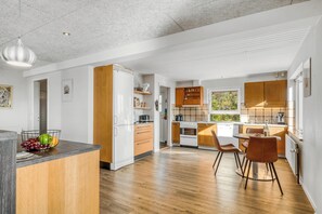 Réfrigérateur, four, plaque de cuisson, lave-vaisselle