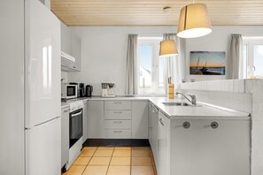 Jääkaappi, uuni, liesi, astianpesukone