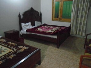 Deluxe Double Room, Marina View | Soundproofing, iron/ironing board, free WiFi