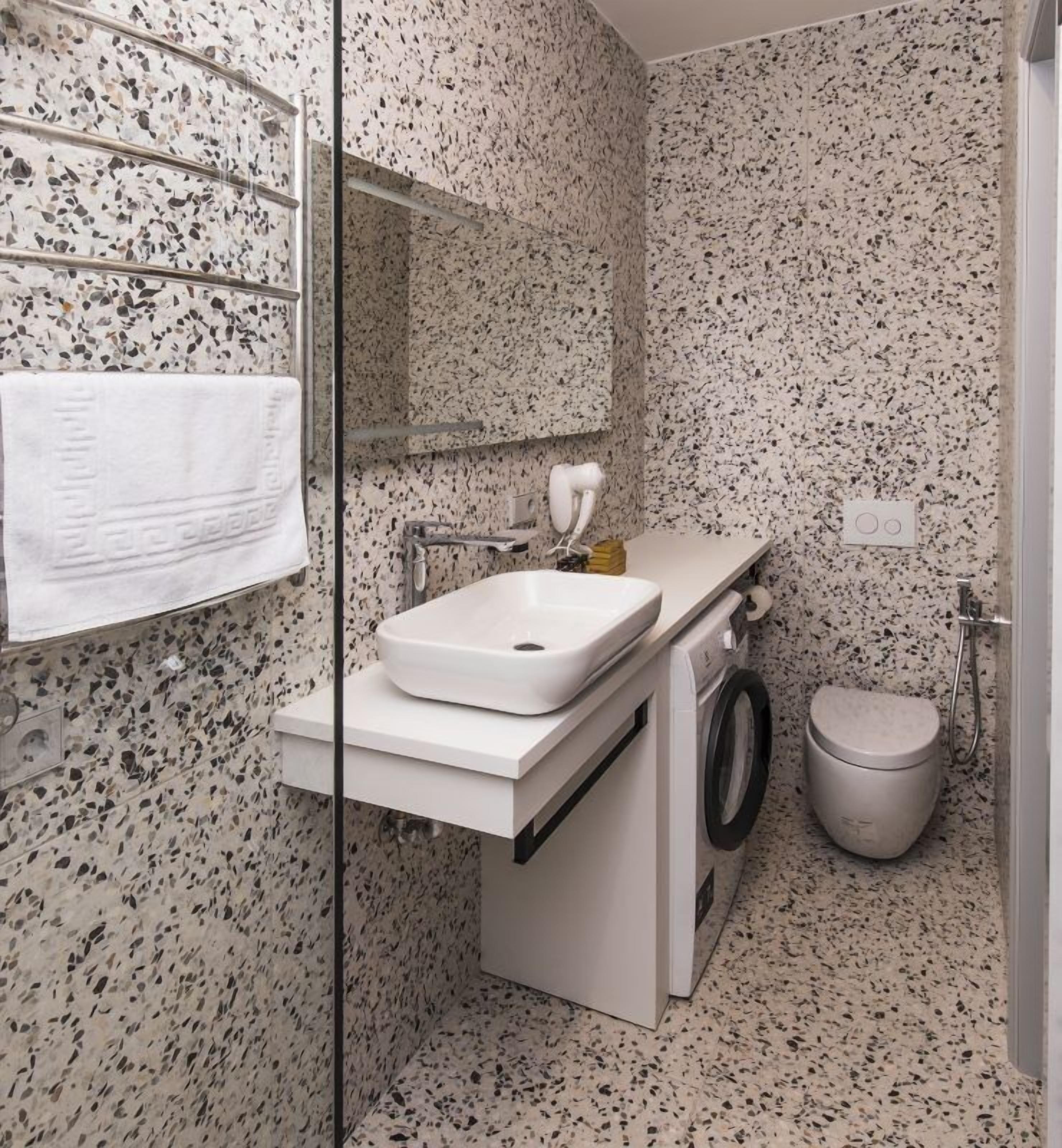 Premium Apartment, 2 Bedrooms | Bathroom | Shower, slippers, towels, soap