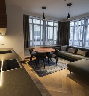 Appartement, 2 slaapkamers | Woonruimte | Flatscreentelevisie