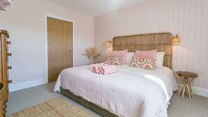 4 bedrooms, iron/ironing board, travel crib, free WiFi