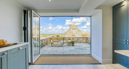 Trecastell - sleeps 8 guests  in 4 bedrooms