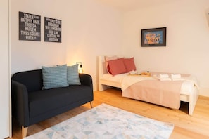 1 chambre, fer et planche à repasser, lit parapluie, Wi-Fi