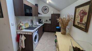 Réfrigérateur, micro-ondes, lave-vaisselle