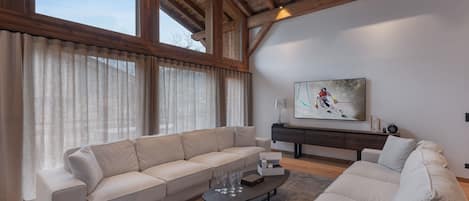 Télévision, cheminée