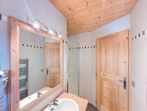 Bathroom - Spacious apartment, 8 people, valley view, parking (Montvalezan-La Rosière)