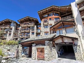 Exterior - Spacious apartment, 8 people, valley view, parking (Montvalezan-La Rosière)