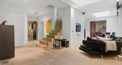 Green Street Luxury Apartment in London