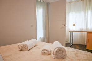 1 bedroom, iron/ironing board, free WiFi - Spacious Apartment with Balcony on Calle Santa Engracia, Chamberí (Madrid)
