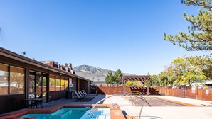 Unclassified image, 5 of 17, button - Cozy stay for 4: 5 Min Drive to Base,  Full Kitchen, Shared Hot Tub & Pool, Restaurants Nearby! (Park City)