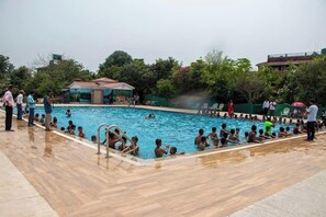 Sesongbasert utendørsbasseng