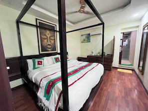 Deluxe Double or Twin Room | Desk, laptop workspace, iron/ironing board, free WiFi - Lake Twenty Thousand Farm & Retreat (Bharatpur)