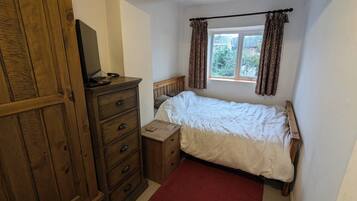 1 bedroom, desk, iron/ironing board, WiFi