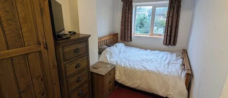 1 sovrum, skrivbord, strykjärn/strykbräda och wi-fi