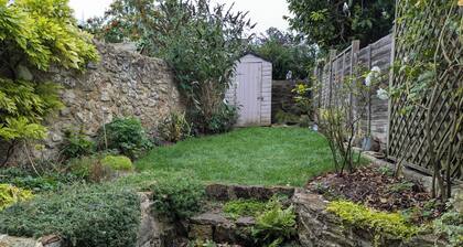 2-Bed cosy cottage in a quiet market town, south facing views